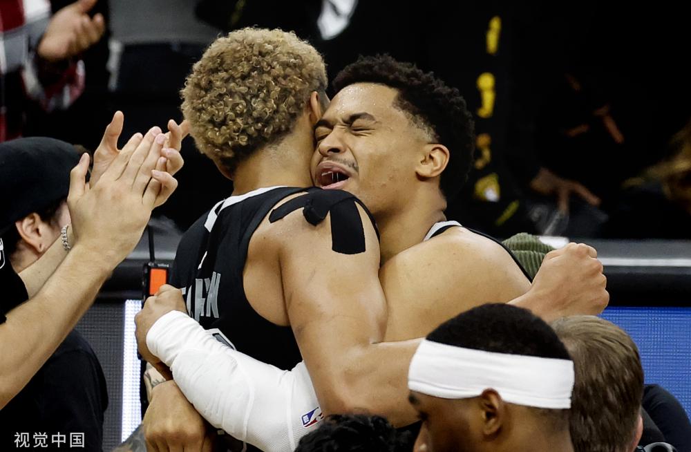 中场指挥官 中场指挥官