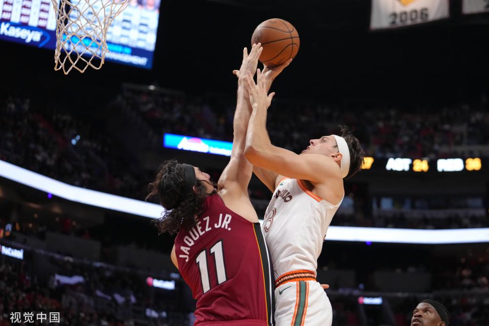 境遇显得更 境遇显得更